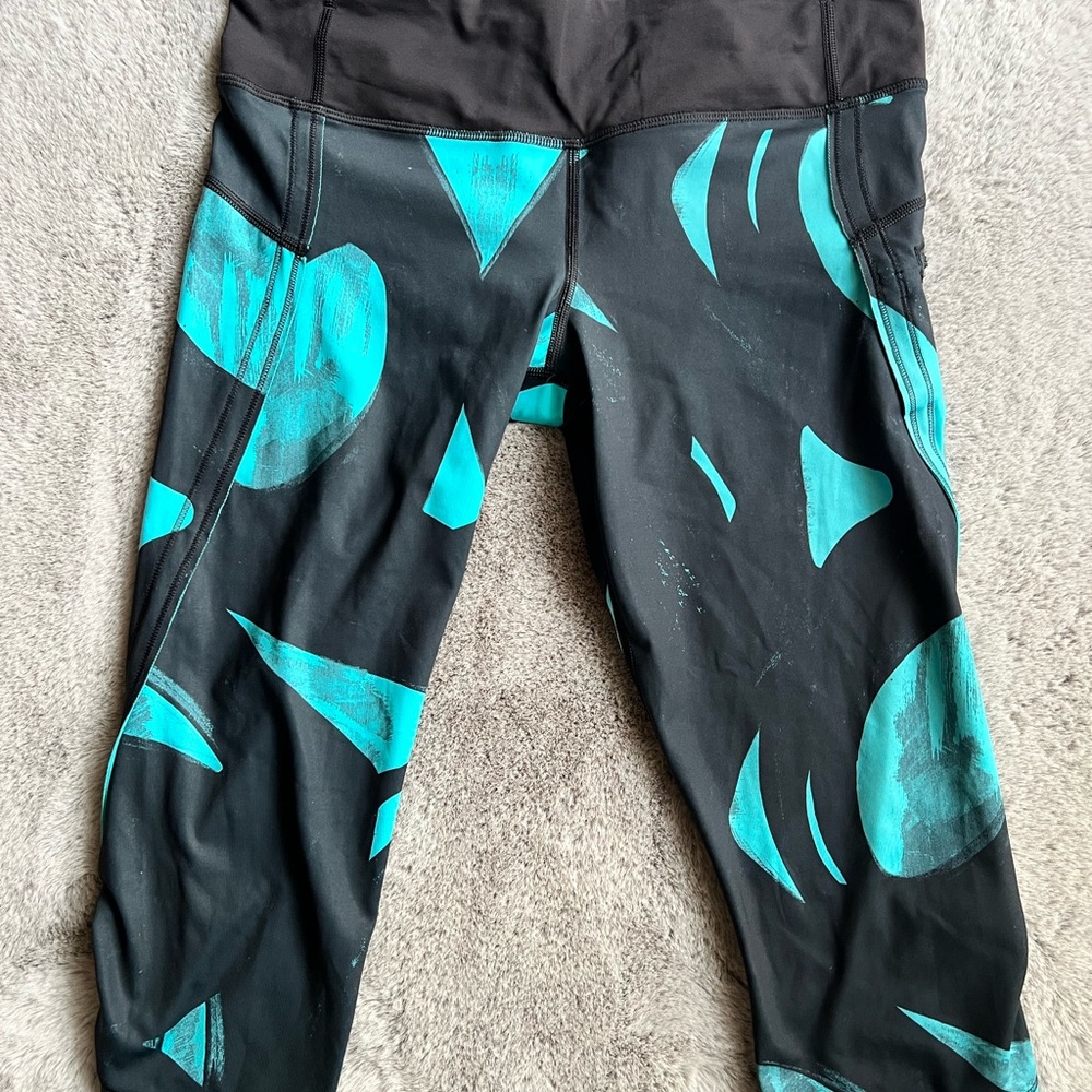 LULULEMON Pre-owned Black and Teal Patterned Leggings